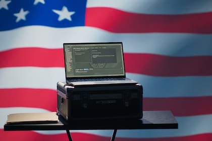 La funcionaria justificó la medida por posibles vulnerabilidades en los sistemas electorales