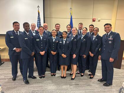 La funcionaria egresó de la fuerza aérea estadounidense