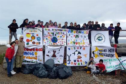 La Fundación Conociendo Nuestra Casa ayudó el año último a limpiar las playas de Puerto Deseado