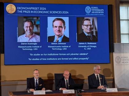 La Fundación Nobel en Suecia le entregó el galardón a Daron Acemoglu, Simon Johnson y James A. Robinson