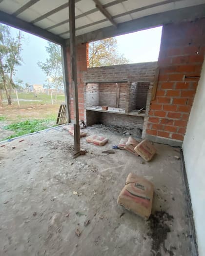 La futura parrilla en el terreno de El Noba (Foto: Instagram @el_noba1312)