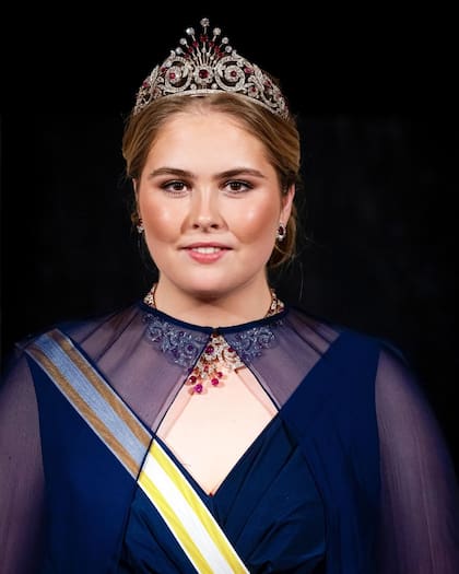La futura reina de los Países Bajos se lució con un delicado vestido azul (Foto: Instagram @Patrick van Katwijk)