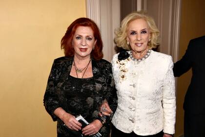 Mirtha Legrand junto a Teresa González Fernández, la presidenta de ALPI