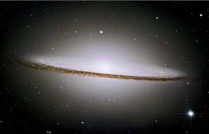 La galaxia del Sombrero contiene uno de los agujeros negros más grandes del universo vecino (Foto: Gentileza NASA)