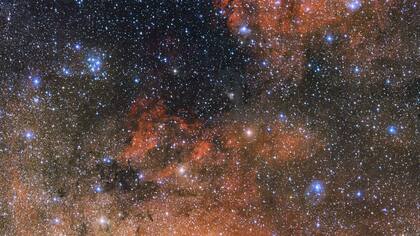 La galaxia en la constelación de Sagitario es un gran cúmulo de estrellas nuevas y viejas