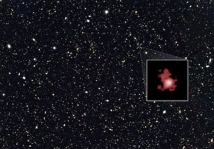 La galaxia GN-z11, en el recuadro, captada por el telescopio