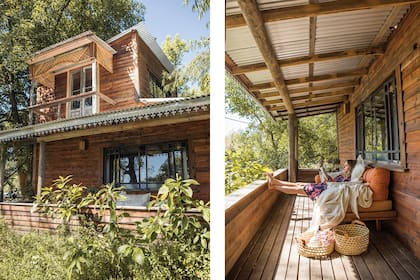 La galería de entrada es el mejor lugar para tomar mates a la mañana o tirarte a leer. Manta Greta (@godethouse, $1755), juego de canastos Maui (@munahechoamano, $2720).