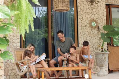 La galería es otro punto de encuentro que la familia disfruta a diario en “Villa Flor”.