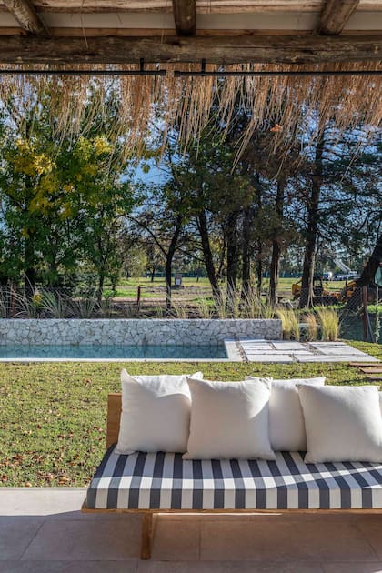 La galería fue pensada para usarse todo el año, más contando con el paisaje que le brinda Azzurra.