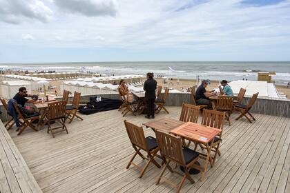 La Gamba, una de las de cinco propuestas gastronómicas exclusivas para disfrutar la noche de Año Nuevo en Pinamar, con opciones que destacan por su ambiente sofisticado, menús gourmet y vistas únicas en la costa argentina