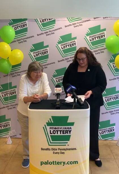 La ganadora de la lotería dijo que invertirá su dinero y que luego visitará Alaska