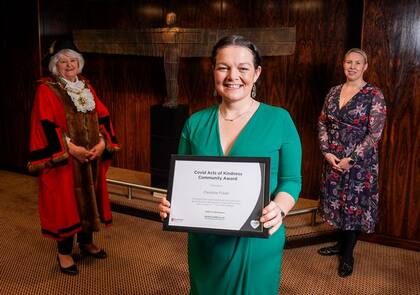 La ganadora del premio Covid Act of Kindness, Christine Frazer (Imagen: Consejo de Gateshead)