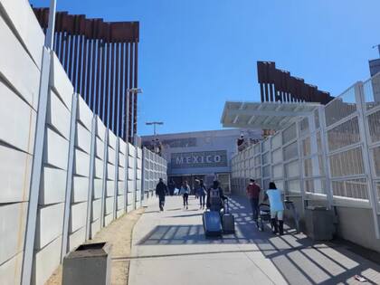 La Garita Internacional San Ysidro es el cruce más occidental de la frontera entre Estados Unidos y México