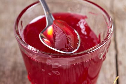 La gelatina es rica en colágeno y aminoácidos como glicina y prolina, que ayudan a regenerar cartílago y tejido conectivo (Foto de carácter ilustrativo: Freepik)