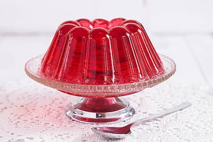 La gelatina es un alimento rico en colágeno que, con un ingrediente extra puede aumentar el nivel de esta proteína