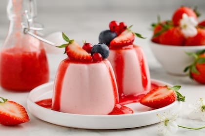 La gelatina se deriva del colágeno, que contribuye a mantener la elasticidad de la piel