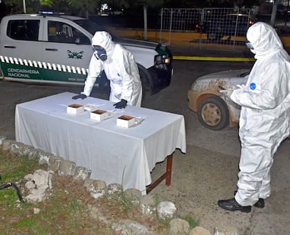 La Gendarmería Nacional notó el cargamento y detuvo al conductor del Chevrolet Classic