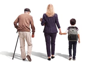 Los riesgos silenciosos de los +50 que suman a sus exigencias el cuidado de sus padres mayores