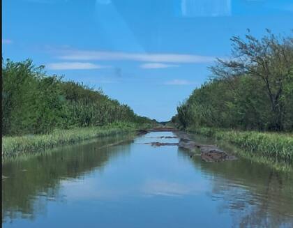 La gente del Correo Argentino hizo 170 kilómetros de ida, pero de vuelta no quisieron volver a repetir esos kilómetros, probaron por el camino que estaba cortado y pasaron como pudieron