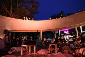 La rampa circular que se convirtió en un emblema de la Costanera para bailar o leer un libro frente al río