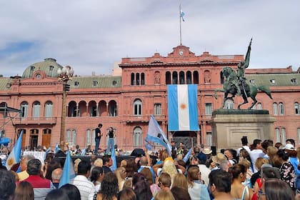 Seguidores de Macri frente a la Casa Rosada