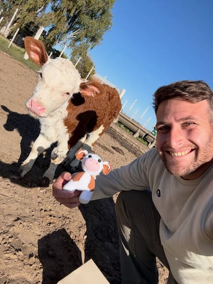 La gente le envía regalos a Britos por el amor a la ternera (Foto: @gastonbritos_vet)