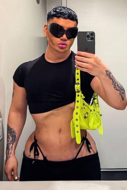 "La gente puede ser un poco dura con mi apariencia. Pero no me afecta y no me molesta en absoluto”, dice Cory Hall, el hombre que se intervino para parecerse a Ken y Kim Kardashian al mismo tiempo