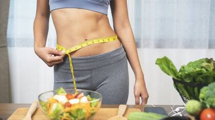 La gente quiere una única fórmula mágica para adelgazar, pero no existe, dice la nutricionista