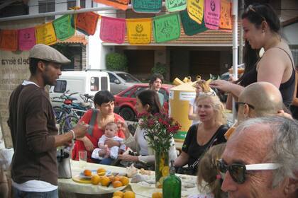 La gente se acerca para pasar un día diferente y en armonía con las personas y la naturaleza
