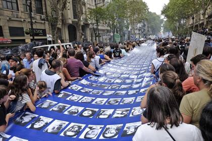 La gente se reunió en varios puntos de encuentro en la Ciudad y marcharon hacia Plaza de Mayo