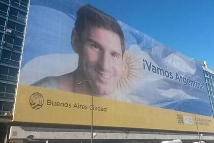 La gigantografía de Lionel Messi en la 9 de julio