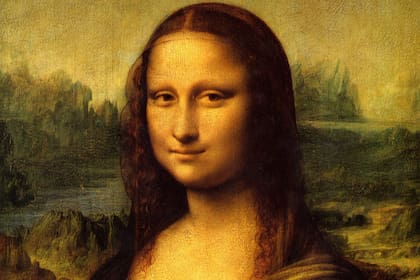 La Gioconda fue conocida como La Mona Lisa, esta obra terminada en 1506 retrata a quien fue la esposa de so de Giocondo, un pintor, arquitecto, y biógrafo del renacimiento italiano