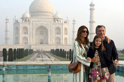 El Presidente y la primera Dama junto a su hija Antonia en el Taj Mahal