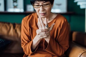 Qué es, para qué sirve y qué alimentos la contienen para aliviar los dolores articulares