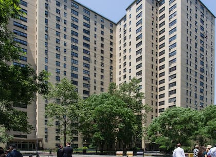 La gobernadora aseguró de que los desarrollos Mitchell-Lama supervisados por el estado cuenten con fondos suficientes para realizar mejoras importantes