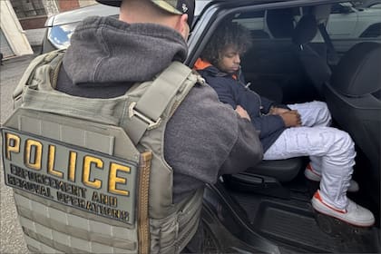 La gobernadora de Nueva Jersey prohibió a los agentes usar zonas no públicas para sus redadas; la creación del nuevo portal también incluye una sección para que los residentes se informen de sus derechos frente al ICE