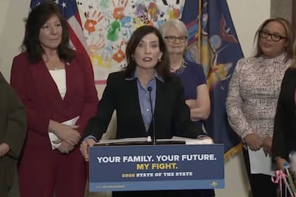 La gobernadora de Nueva York, Kathy Hochul, anunció programas de cuidado infantil