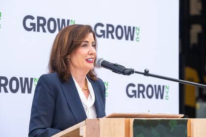 La gobernadora de Nueva York reiteró su compromiso con una política estatal de vivienda que busque ampliar la disponibilidad, reducir costos y mejorar las condiciones de vida en todo el territorio