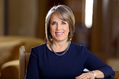 La gobernadora de Nuevo México, Michelle Lujan Grisham, envió el anuncio sobre el cheque de estímulo