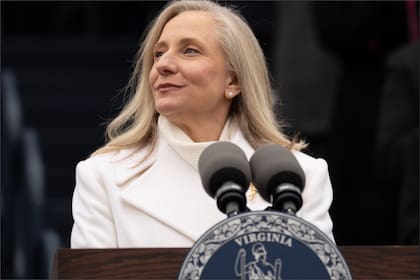 La gobernadora de Virginia, Abigail Spanberger.