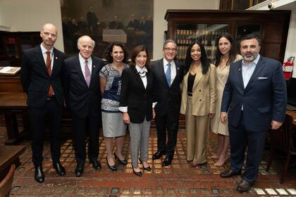La gobernadora estuvo acompañada de asambleístas y senadores