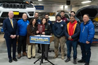 El anuncio de Kathy Hochul que impacta en los conductores y propone regular el seguro de autos