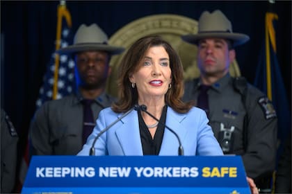 La gobernadora Kathy Hochul y su esposo pagaron US$592 mil en impuestos federales, además de US$117.000 al estado y 66.000 a la ciudad