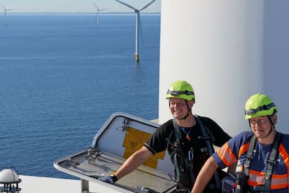 La gobernadora sostuvo que la reanudación garantiza empleo sindicalizado y refuerza la red eléctrica con energía limpia