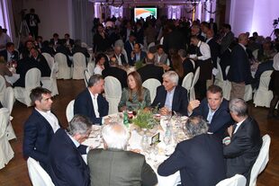 Junto a diferentes autoridades, la gobernadora Vidal asistió a la cena de Expoagro 2019