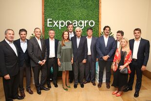 La gobernadora Vidal, con organizadores y personalidades del sector