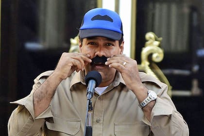 La gorra del bigote, el nuevo invento del chavismo