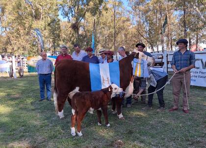 La Gran campeon hembra PP fue para la cabaña Laguna del Toro
