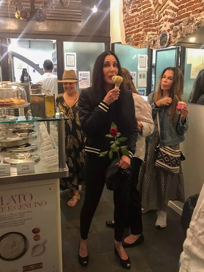 La gran Cher se toma un helado en Portofino, Italia