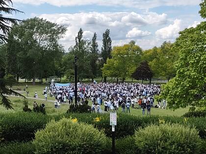 La gran congregación de hinchas argentinos en el parque del rey Eduardo VII, a 15 cuadras de Wembley